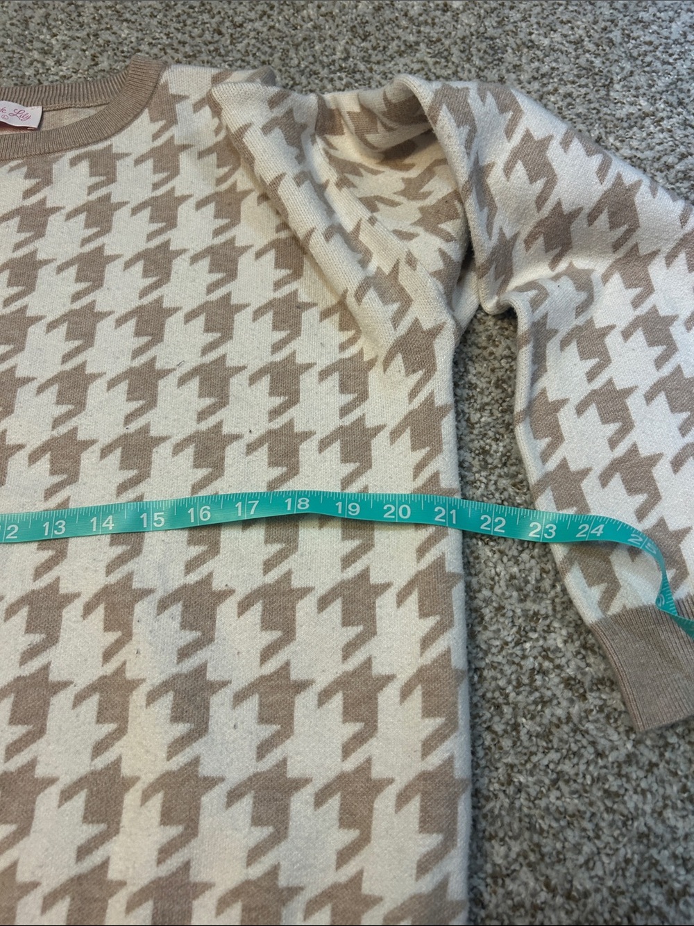 Pink Lily Cream and Tan Houndstooth Crewneck Sweater - Picture 4 of 6